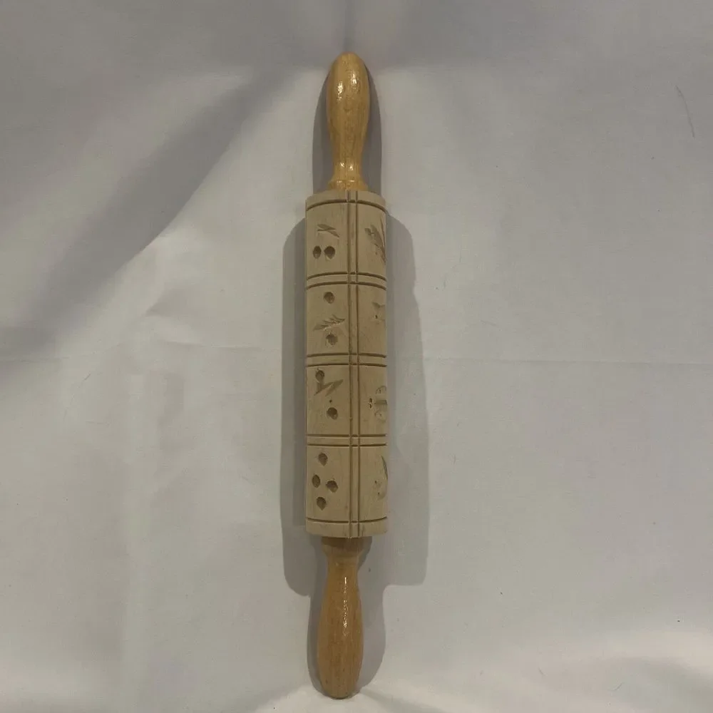 Vtg Embossed Wood‎ Rolling Pin Dough Roller 15